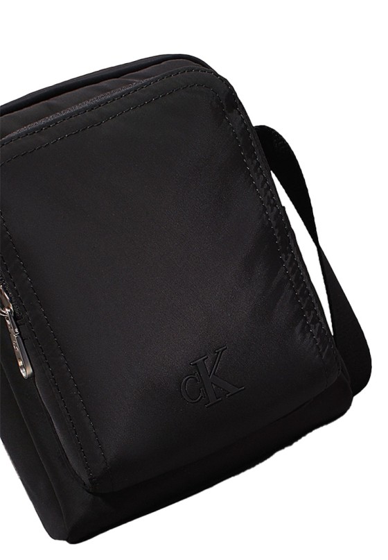 Bolso bandolera pequeña hombre CALVIN KLEIN k50k512567 negro