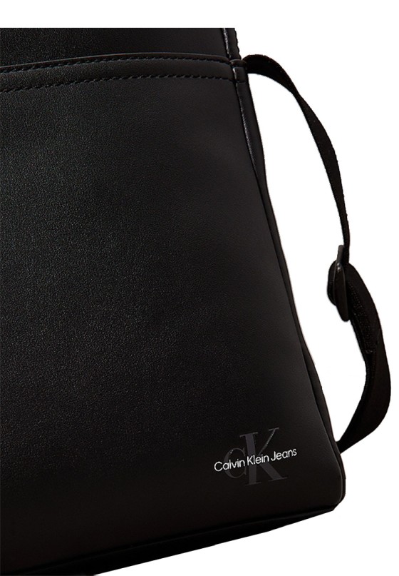 Bolso bandolera pequeña hombre CALVIN KLEIN k50k512574 negro